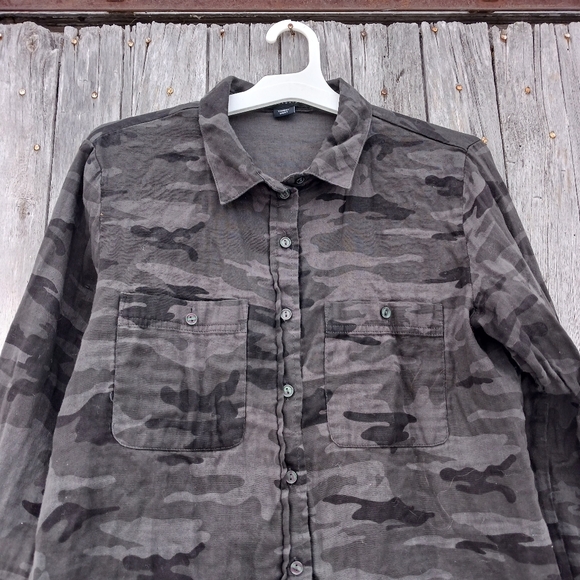 Sanctuary Womens Sz Large Tomboy Shirt Roll Sleeve Button Gray Camouflage - Picture 4 of 6